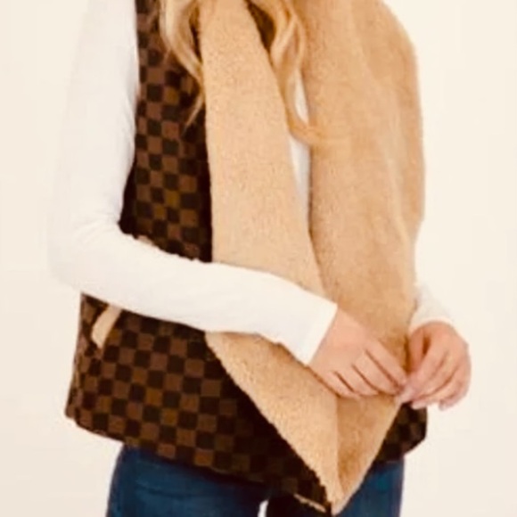 Judith March vest - Picture 3 of 4